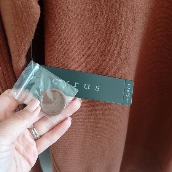 Cyrus size Medium cardigan color walnut wood - Picture 3 of 5